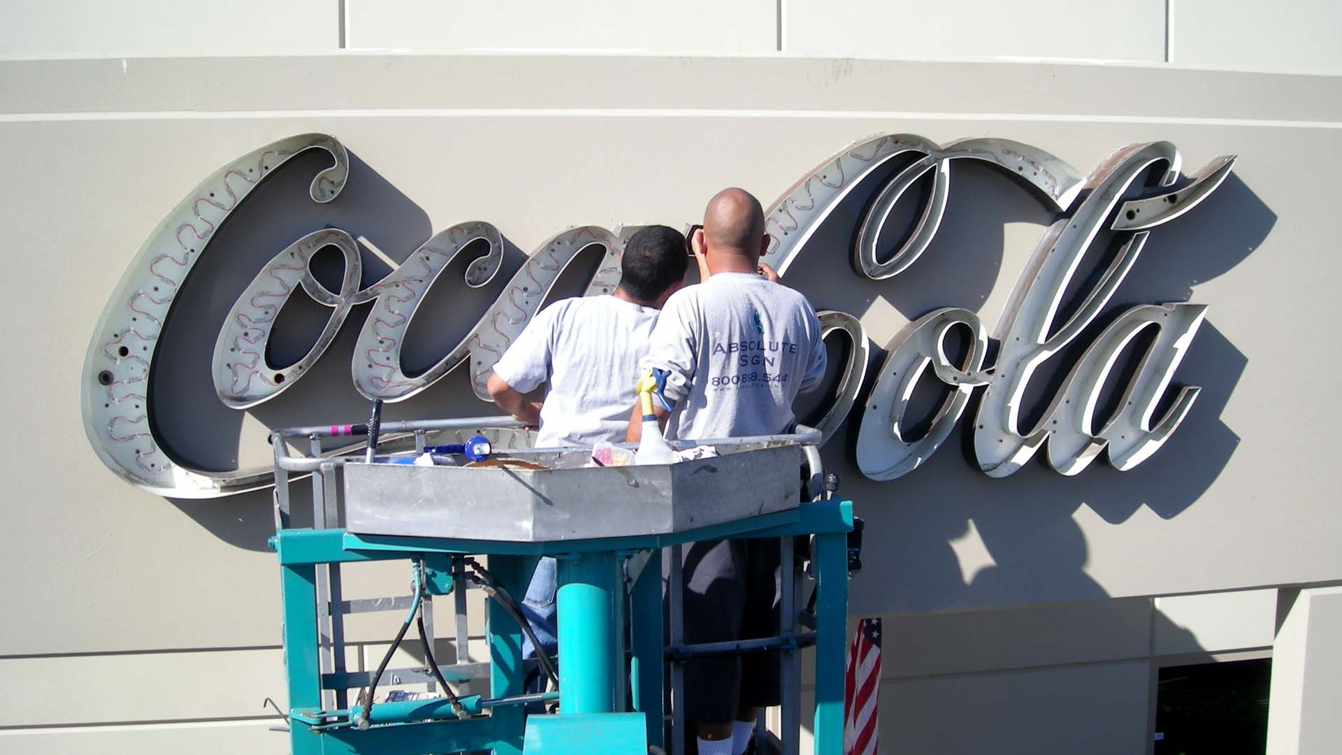 Channel-Letter-Sign-Coca-Cola-Servicing