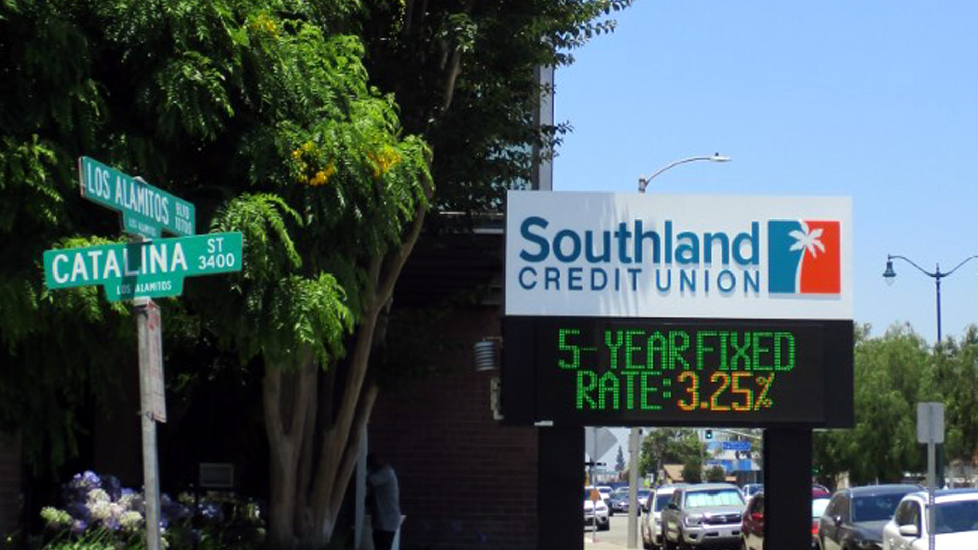 Southland-Credit-Union-Exterior-Building-Cabinet-Sign-Pole-Sign-Electronic-Message-Center