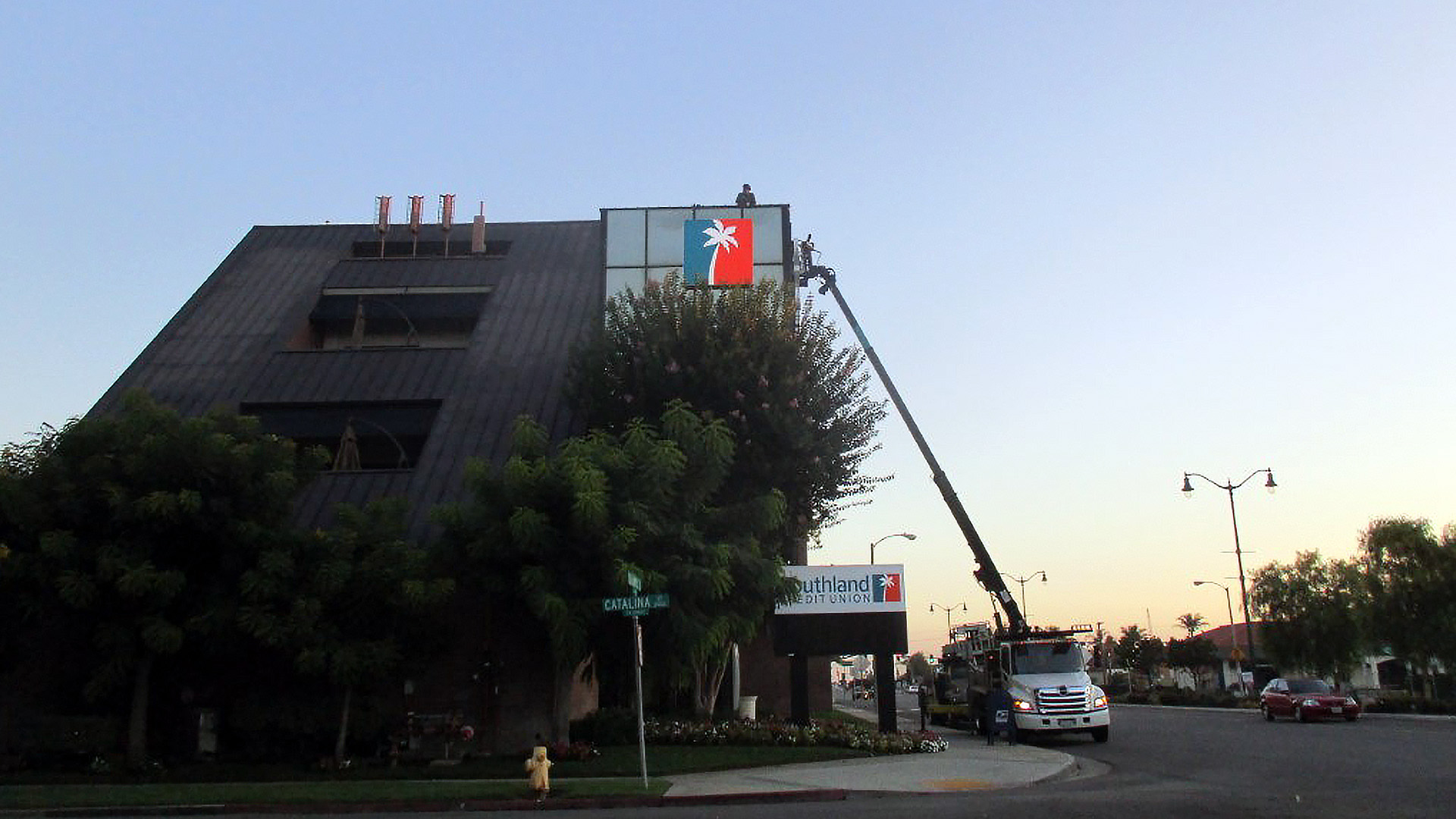 Southland-Credit-Union-Exterior-Building-Cabinet-Sign-Service