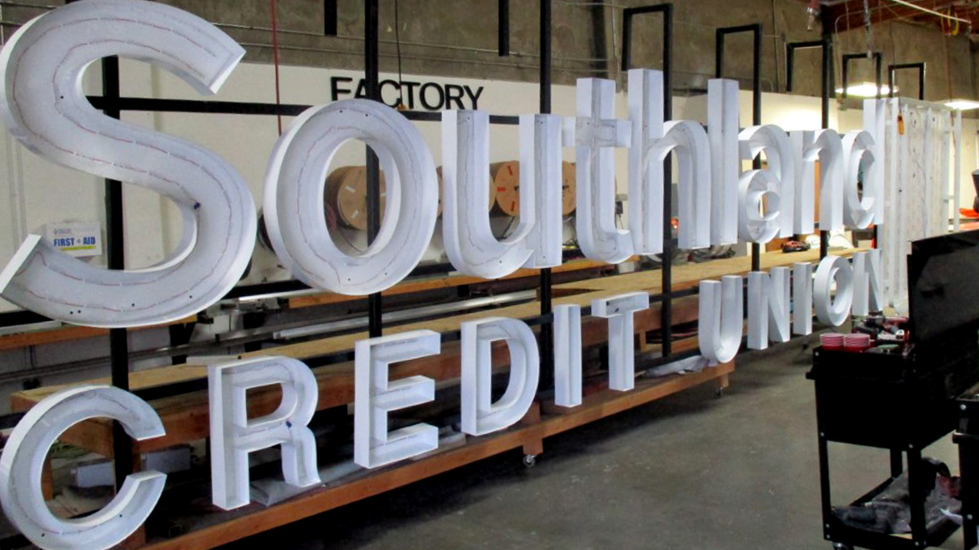Southland-Credit-Union-Exterior-Building-Channel-Letters-Cabinet-Sign-Fabrication