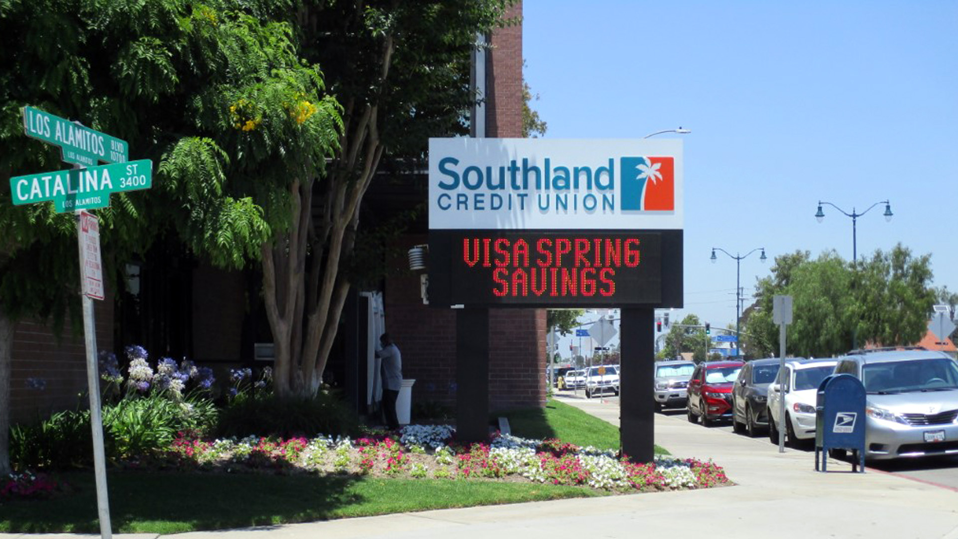 Southland-Credit-Union-Pole-Sign-Electronic-Message-Center